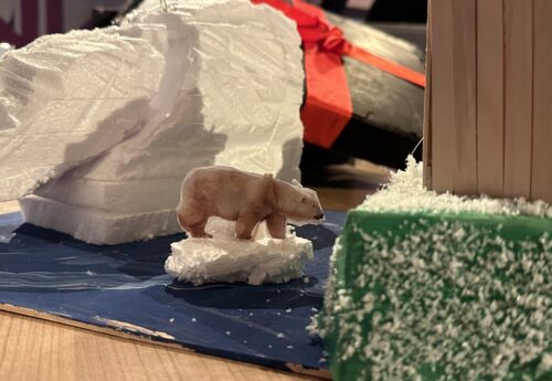 Kunstwerk leerlingen Gomarus - ijsbeer