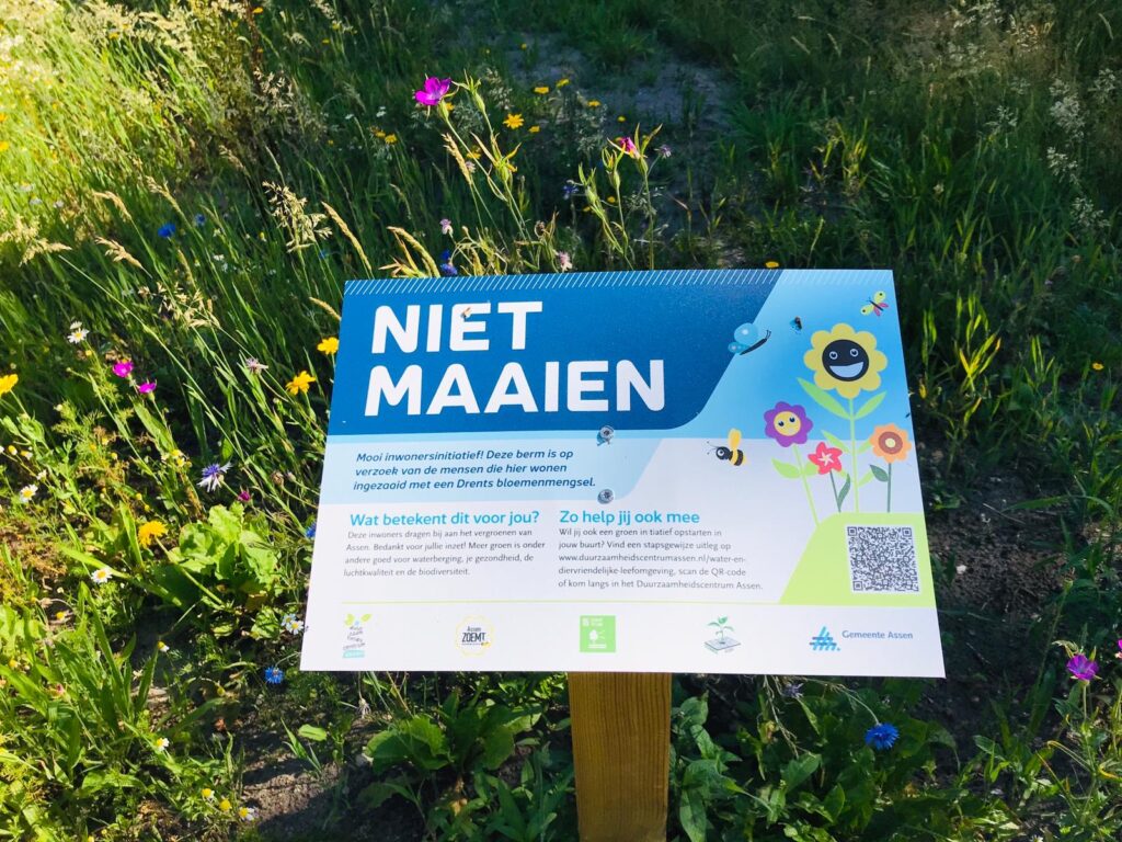 Bordje met tekst 'niet maaien'