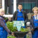Leerlingen PrO Assen tegels eruit, planten erin in Noorderpark